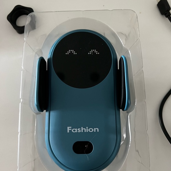 Fashion Smart Sensor Car Wireless Charger - Picture 2 of 4